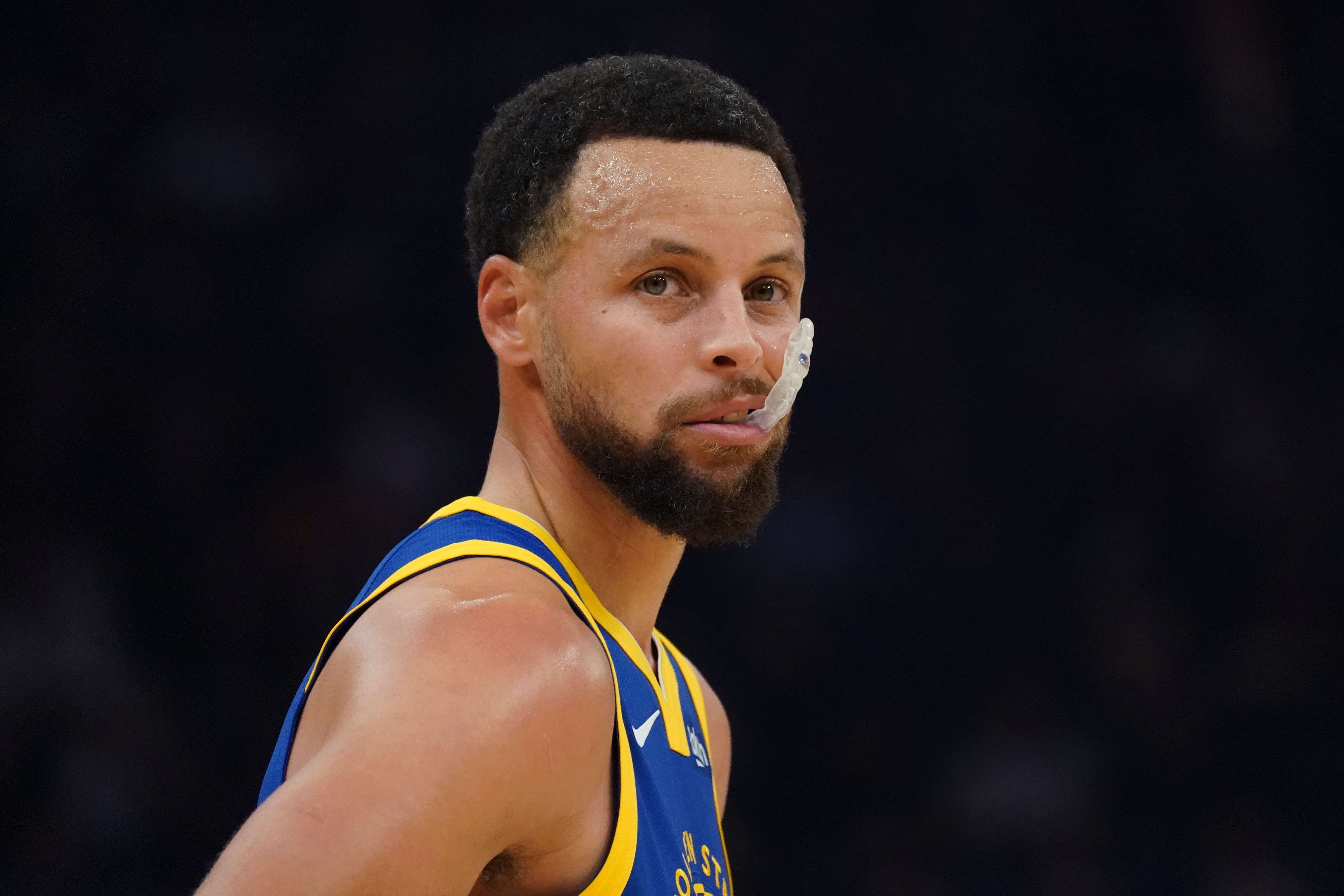 世界杯客户端升级-去年的今天：库里成为NBA季后赛历史第11位突破4000分的球员